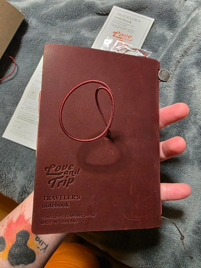 限定トラベラーズノート パスポートサイズ LOVE AND TRIP レッド