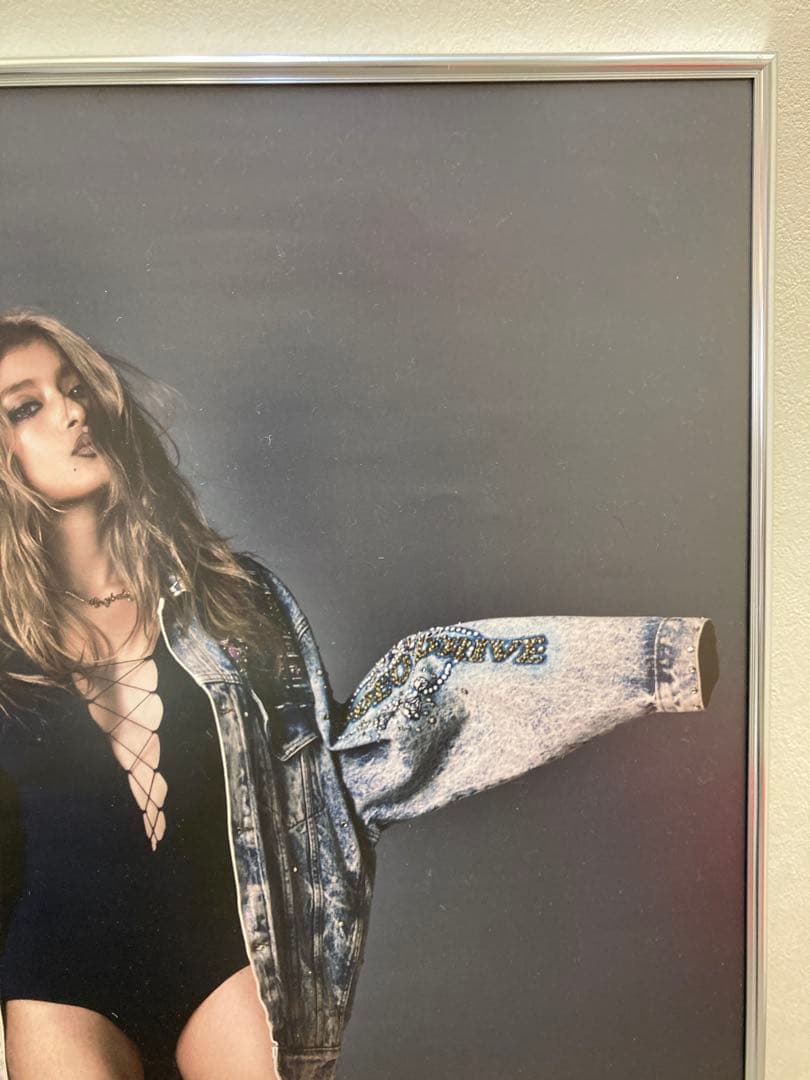 ローラ サイン入り ポスター B2