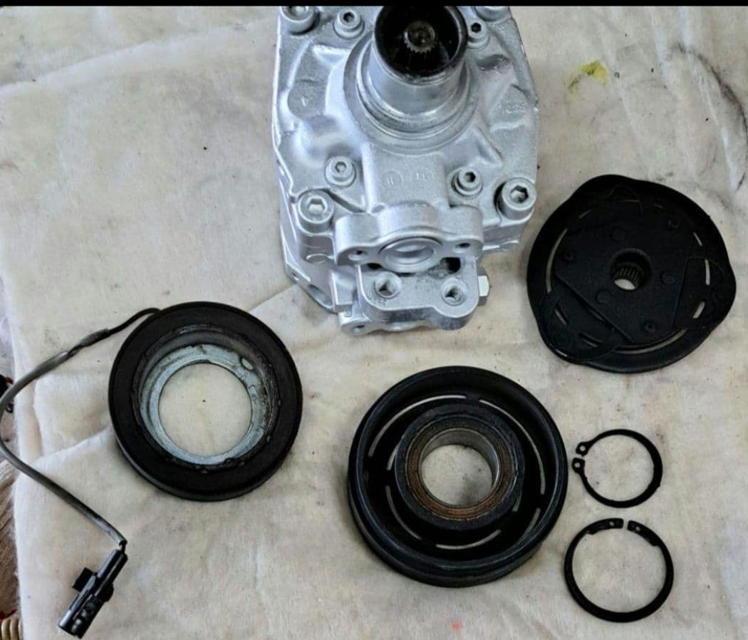 スズキ　エアコンコンプレッサ　ワゴンR MH21 など 58J01