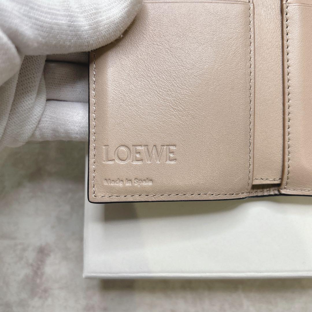 極美品✨ LOEWE ロエベ トライフォールド 三つ折り財布 サンド 箱 袋付き