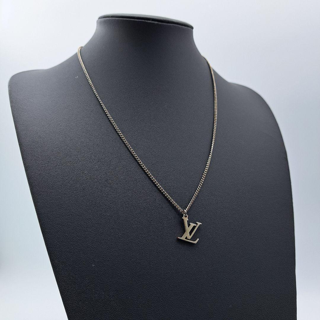 LOUIS VUITTON ルイヴィトン ネックレス LV シルバーカラー