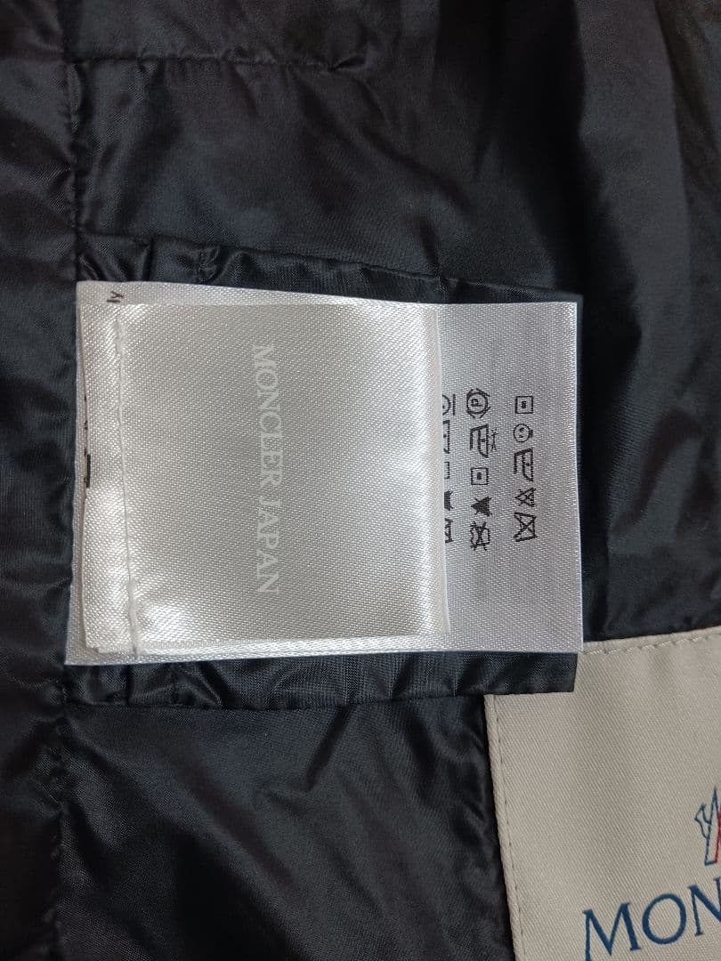 MONCLER ブラック 裾フリルジャケット BELLEUSE