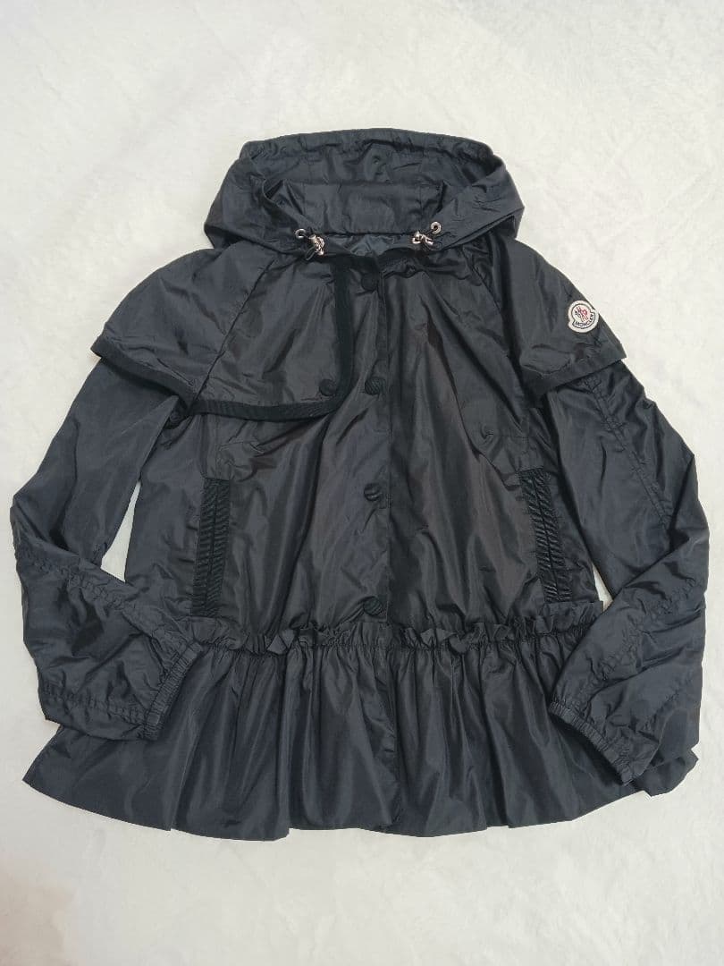 MONCLER ブラック 裾フリルジャケット BELLEUSE