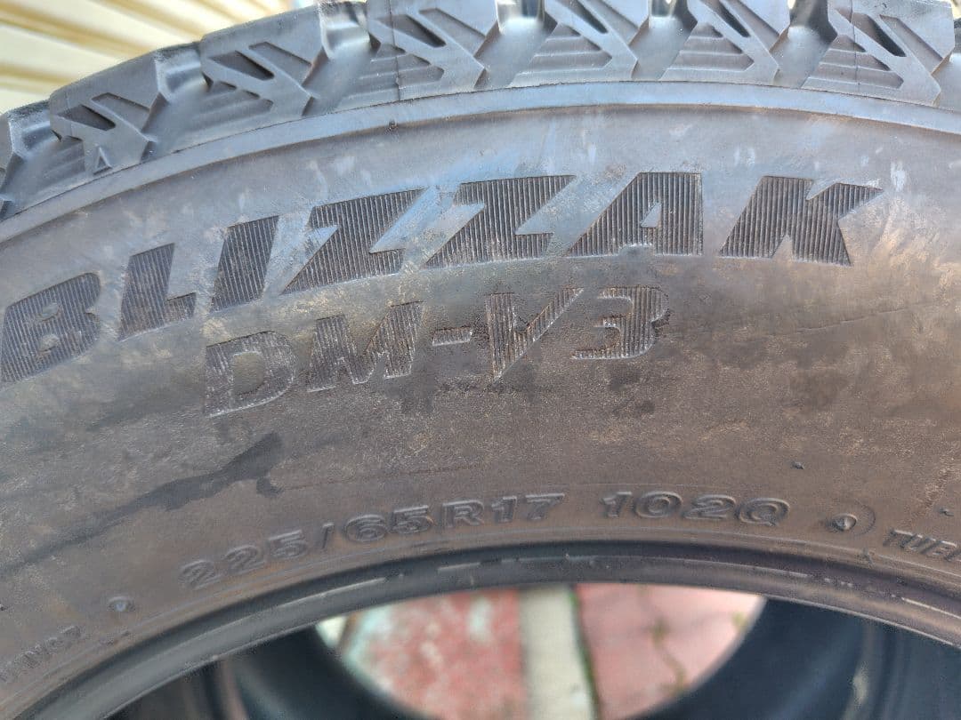 ブリヂストン DM-V3 スタッドレスタイヤ 215/65R17２本セット