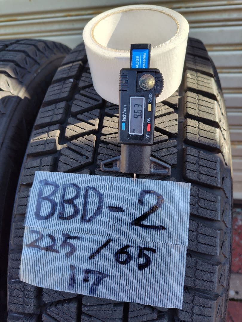 ブリヂストン DM-V3 スタッドレスタイヤ 215/65R17２本セット