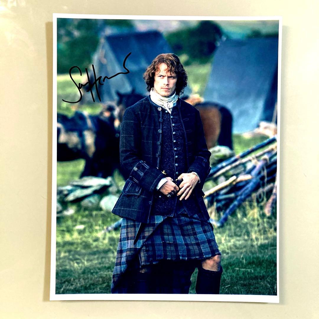 サム・ヒューアン直筆サイン入り大型写真…Sam Heughan