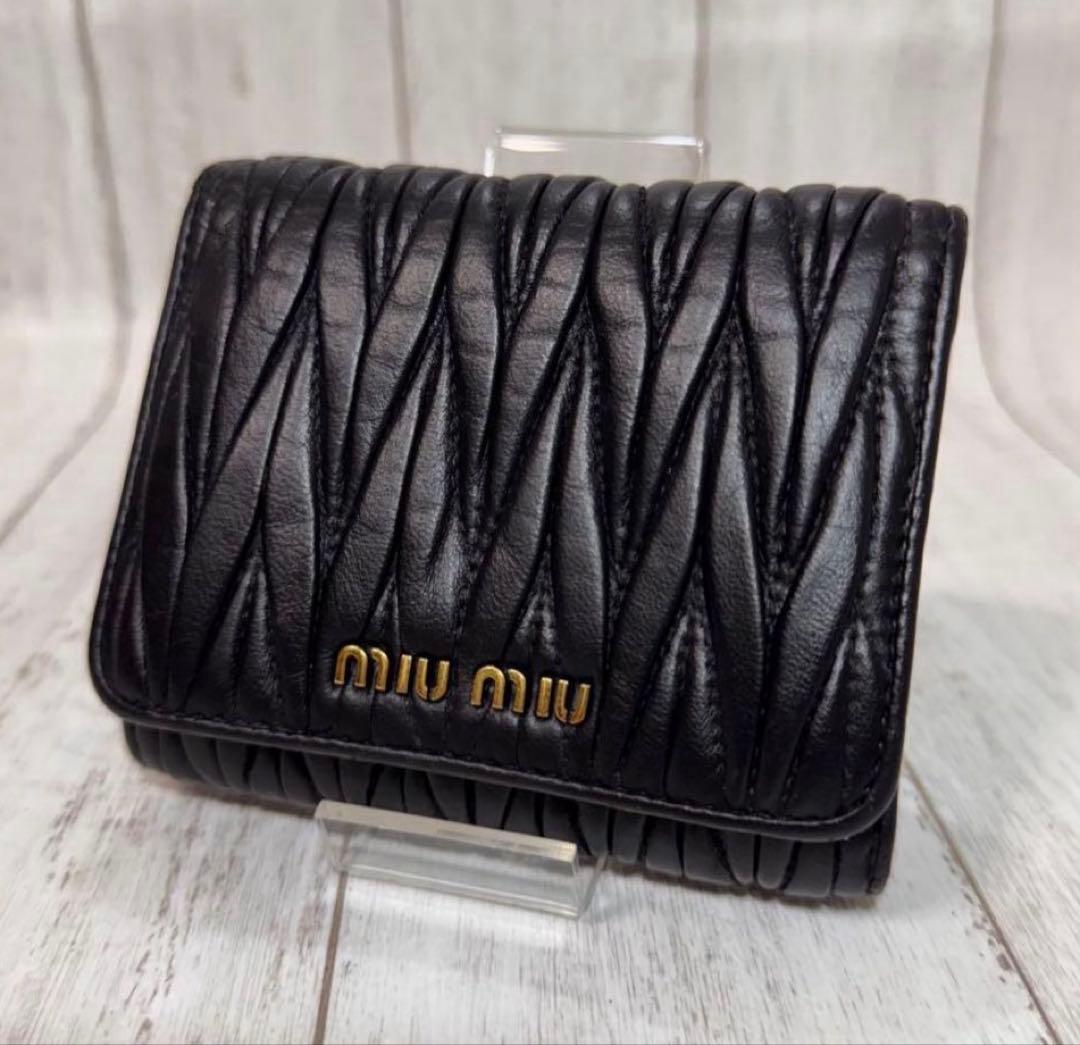 美品✨MIU MIU ミュウミュウ 三つ折財布 マテラッセ ピンク 金ロゴ