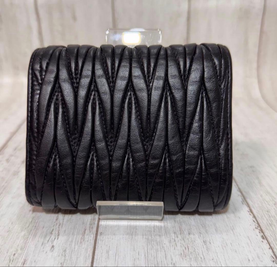 美品✨MIU MIU ミュウミュウ 三つ折財布 マテラッセ ピンク 金ロゴ