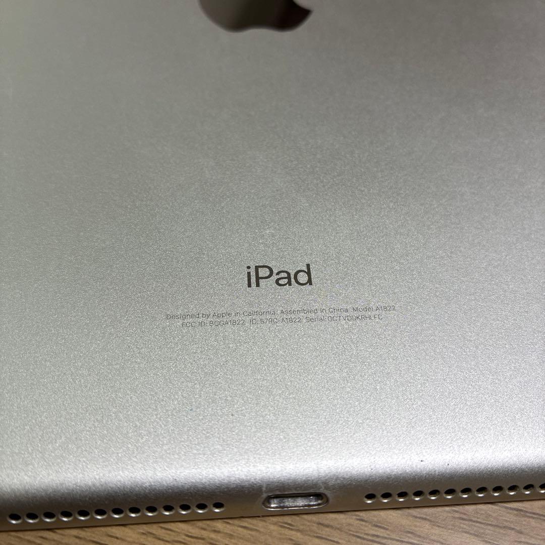 Y.Y　ホワイト iPad本体 良好　第5世代