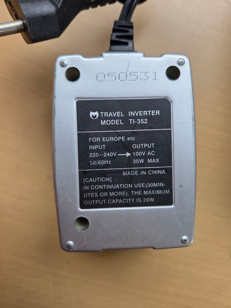Travel Inverter 220-240V 100W 4個セット