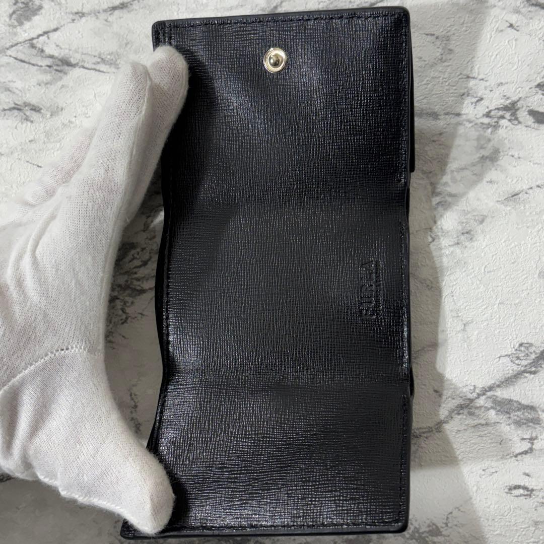 【美品】 フルラ FURLA 三つ折り財布 現行ロゴ レザー ブラック