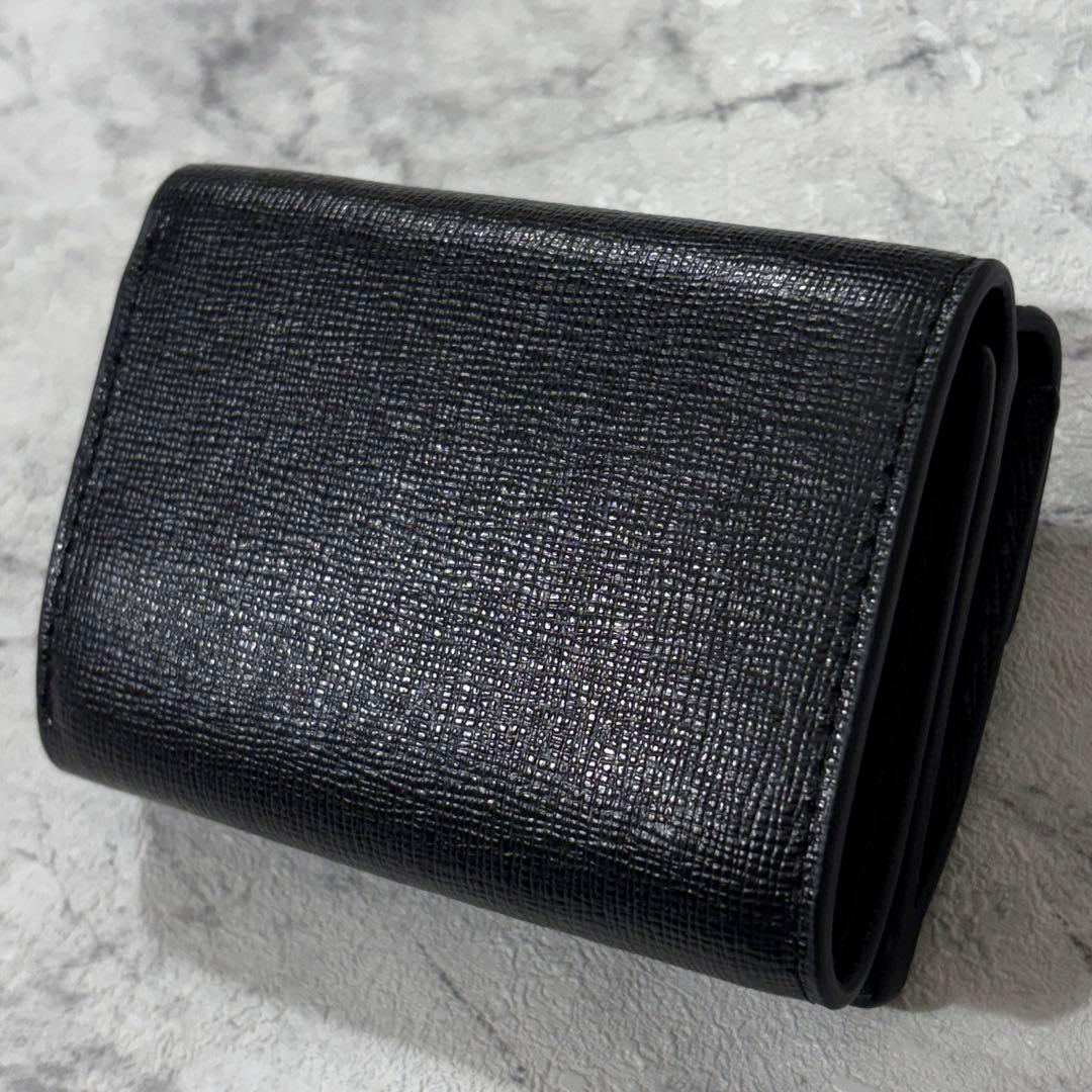 【美品】 フルラ FURLA 三つ折り財布 現行ロゴ レザー ブラック