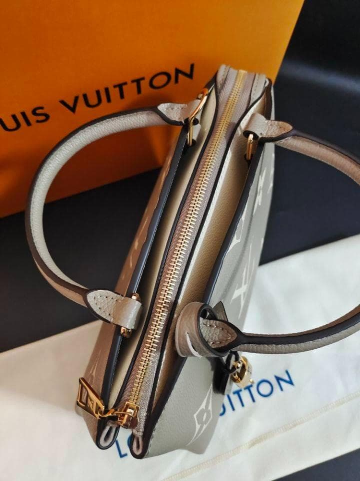 美品 グレー ハンドバッグ