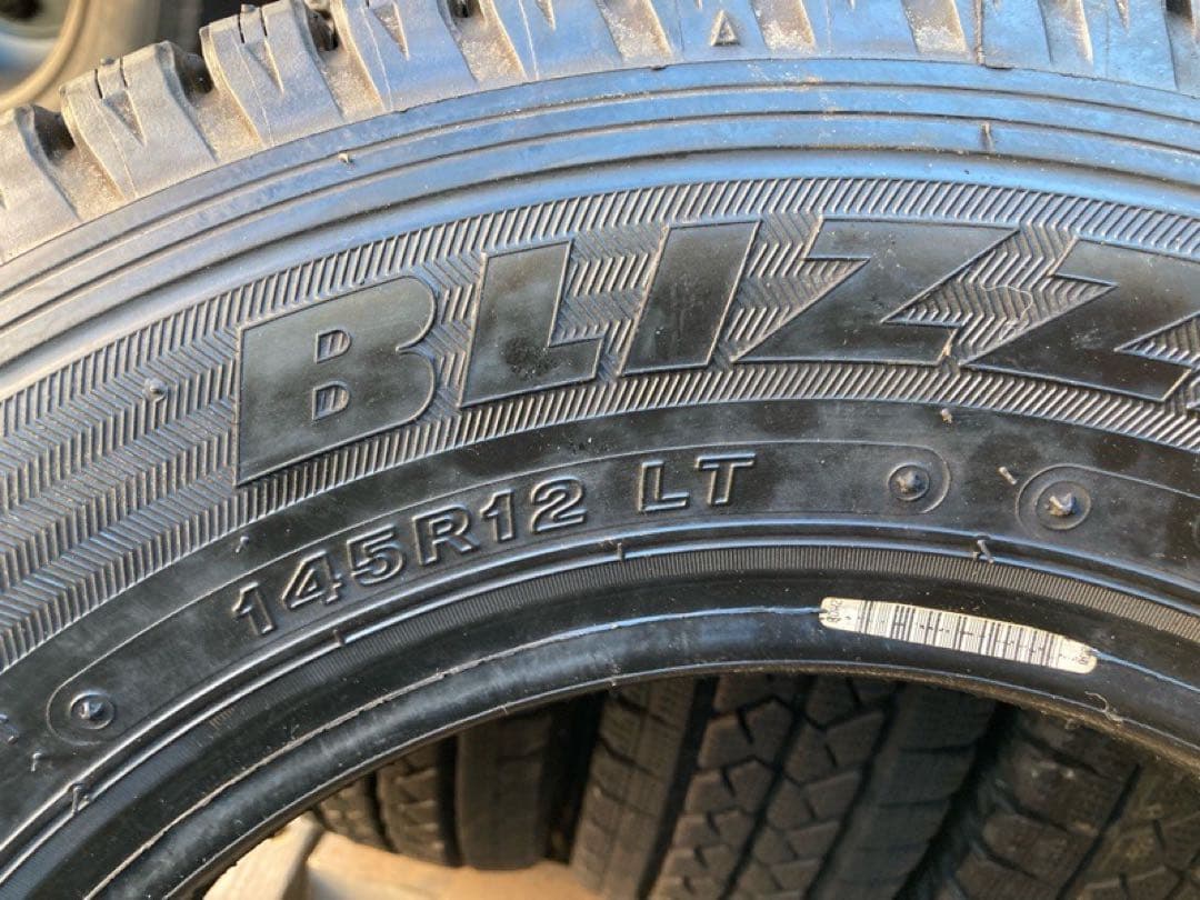 送料込145R12 6プライ ブリザックVL1