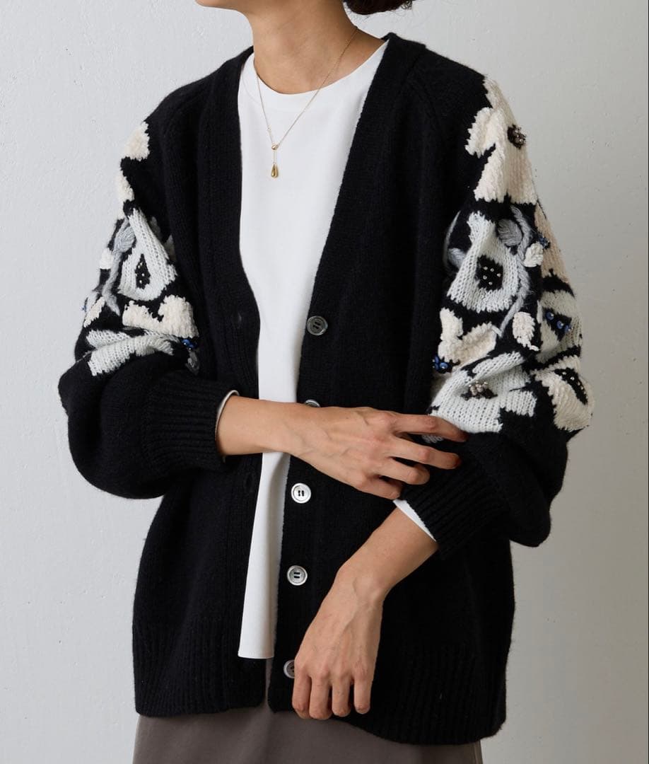 【24SS美品】定価4万✴︎BEARDSLEY 袖ジャガードカーディガン ブラック