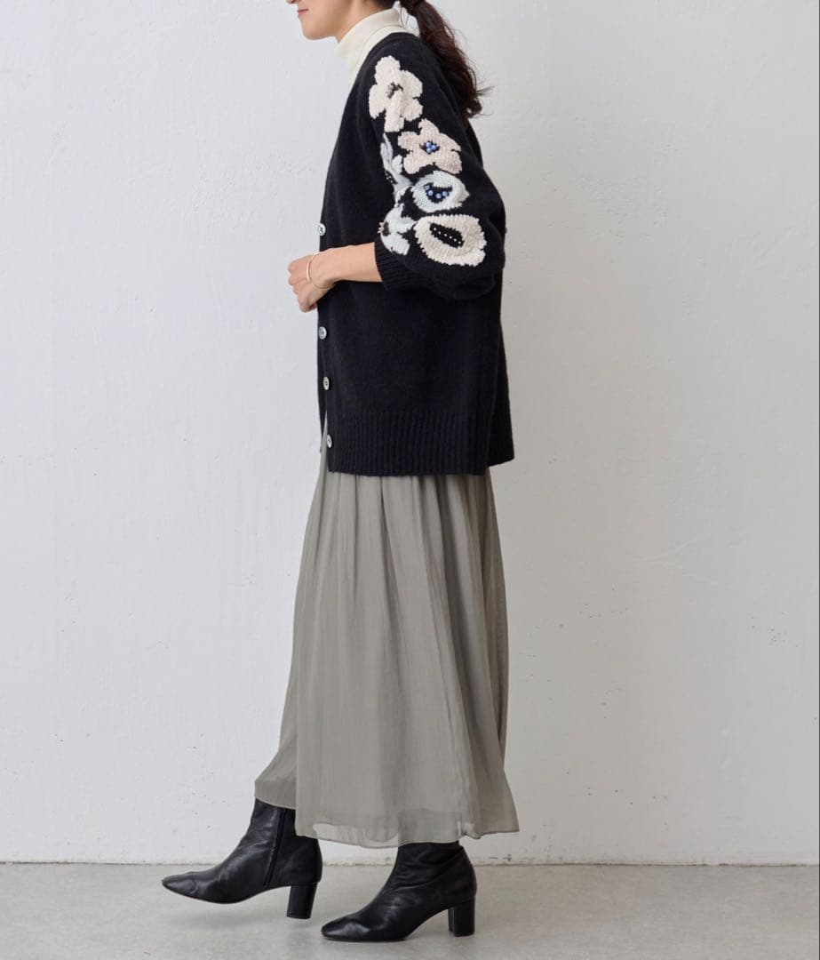 【24SS美品】定価4万✴︎BEARDSLEY 袖ジャガードカーディガン ブラック