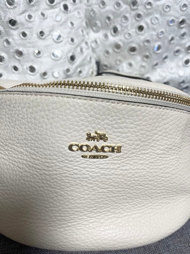COACH ホワイト ボディバッグ・ウエストポーチ