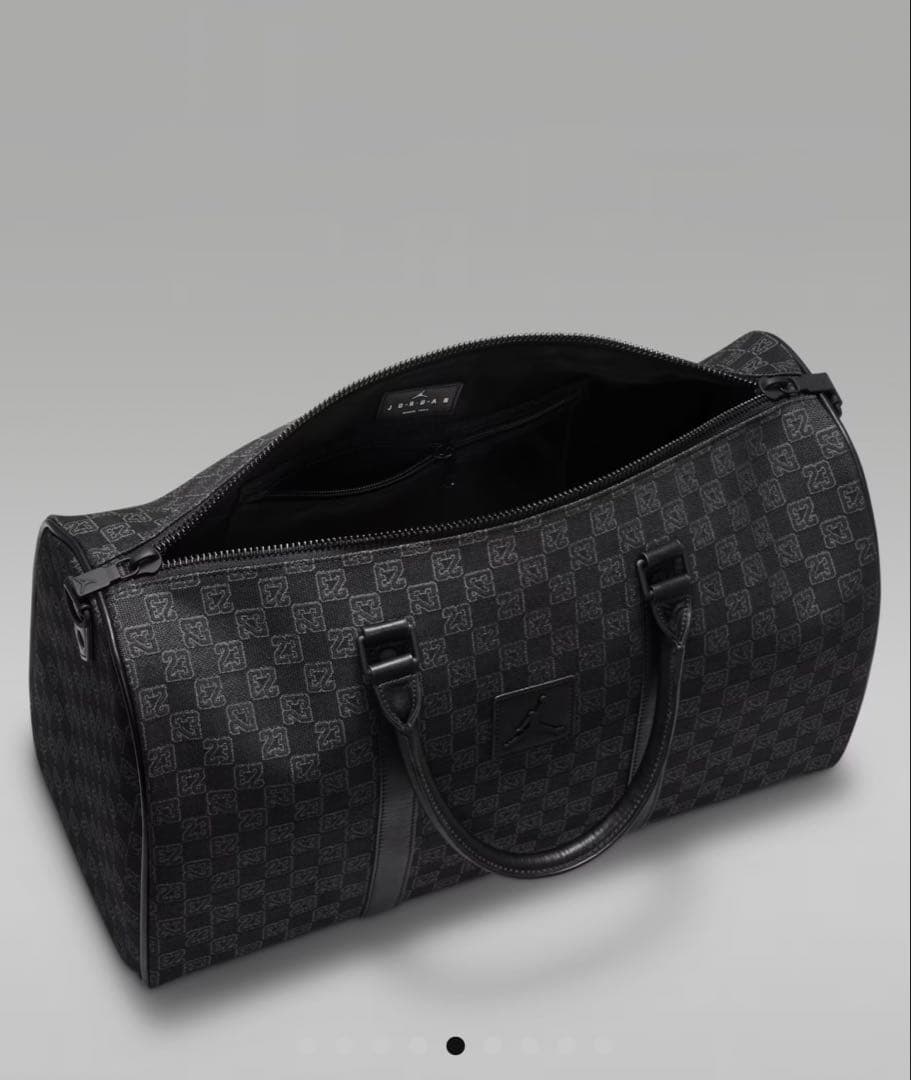 Jordan モノグラムダッフルバック（ブラック、25L）