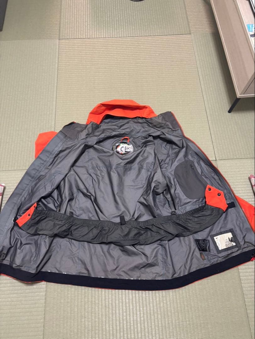 はるたいふう　BURTON AK バートン 3L hover jacket