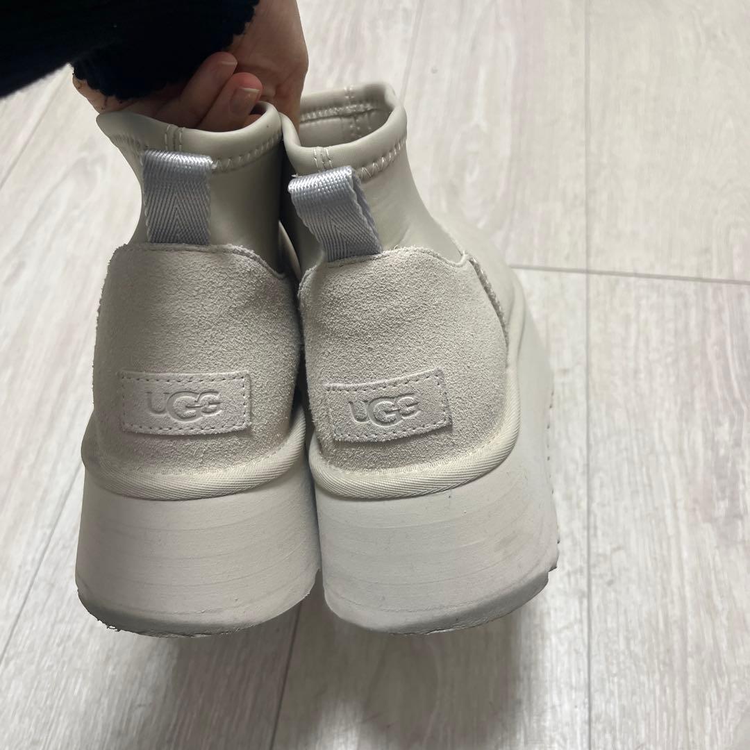 値下げ中　UGG Classic Dipper Pufferムートンブーツ