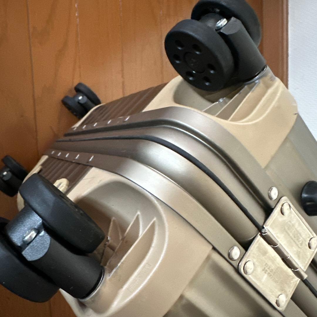 リモワ　RIMOWA トパーズ　チタニウム　32L 機内持込　スーツケース　金