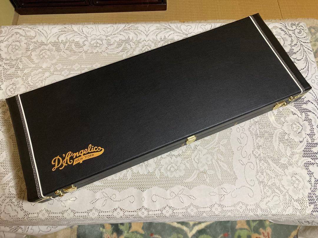 ギター D'Angelico Deluxe Atlantic LE