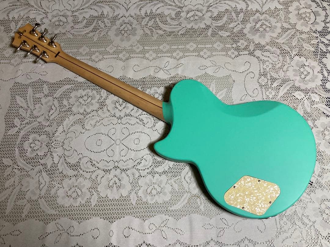 ギター D'Angelico Deluxe Atlantic LE