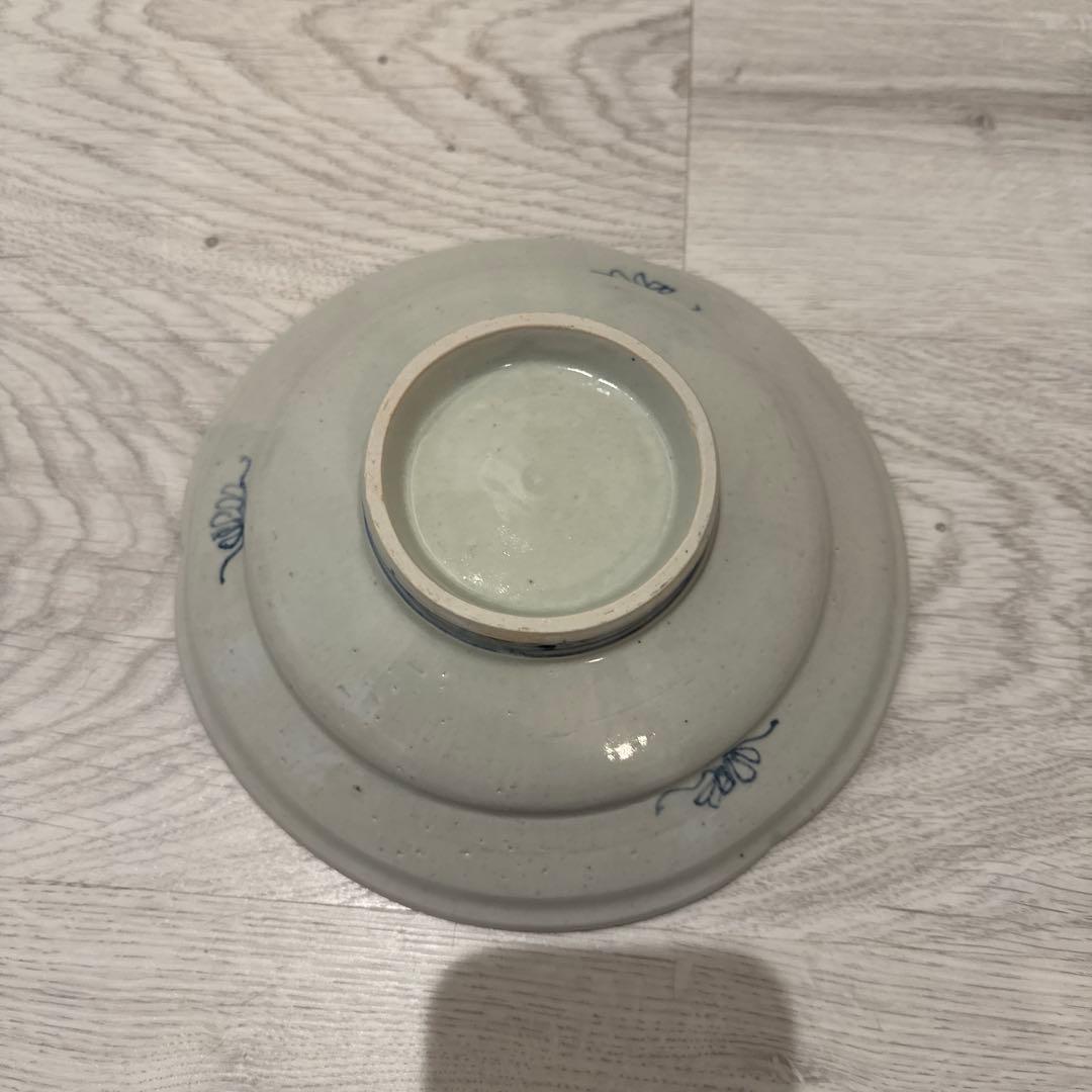 岡さつき花柄装飾の円形陶器皿