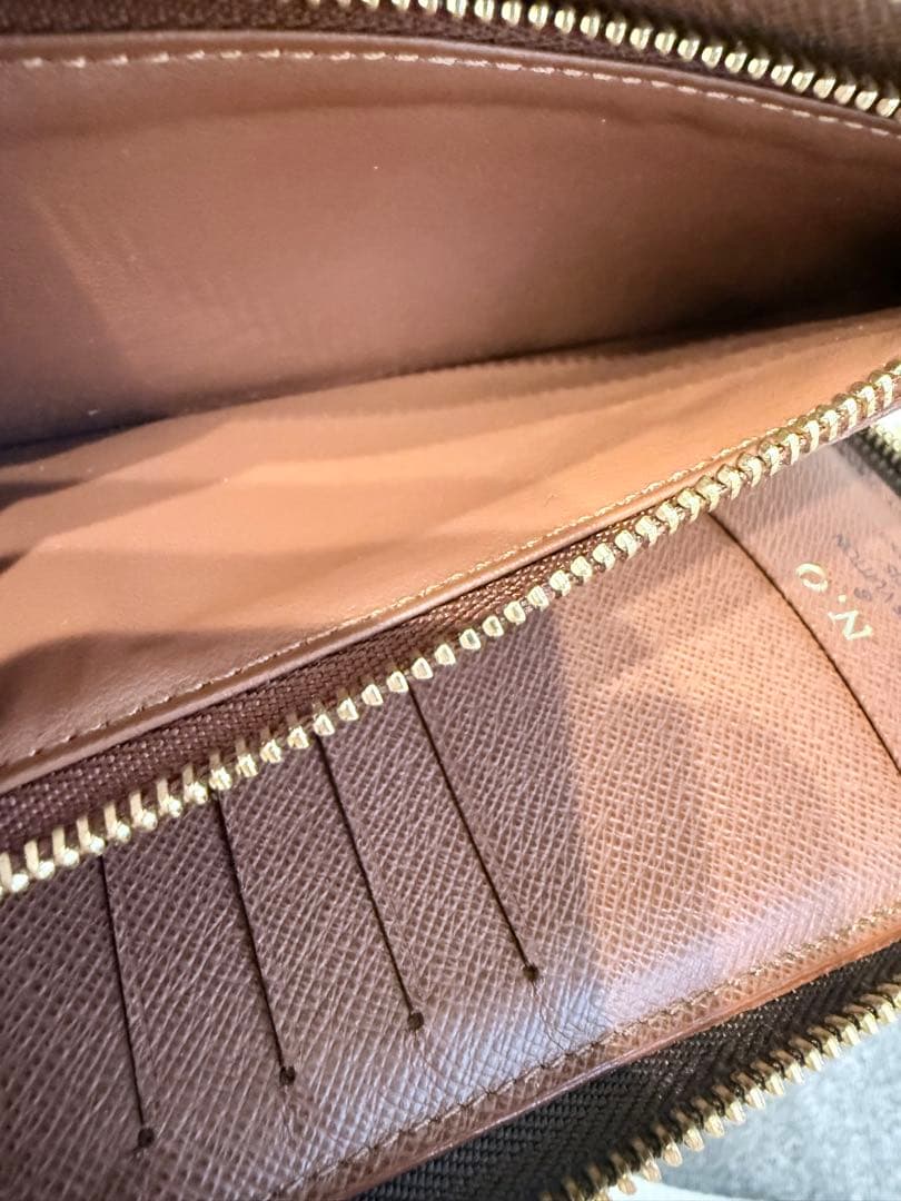 ルイヴィトン LOUIS VUITTON ジッピー・ウォレット 財布