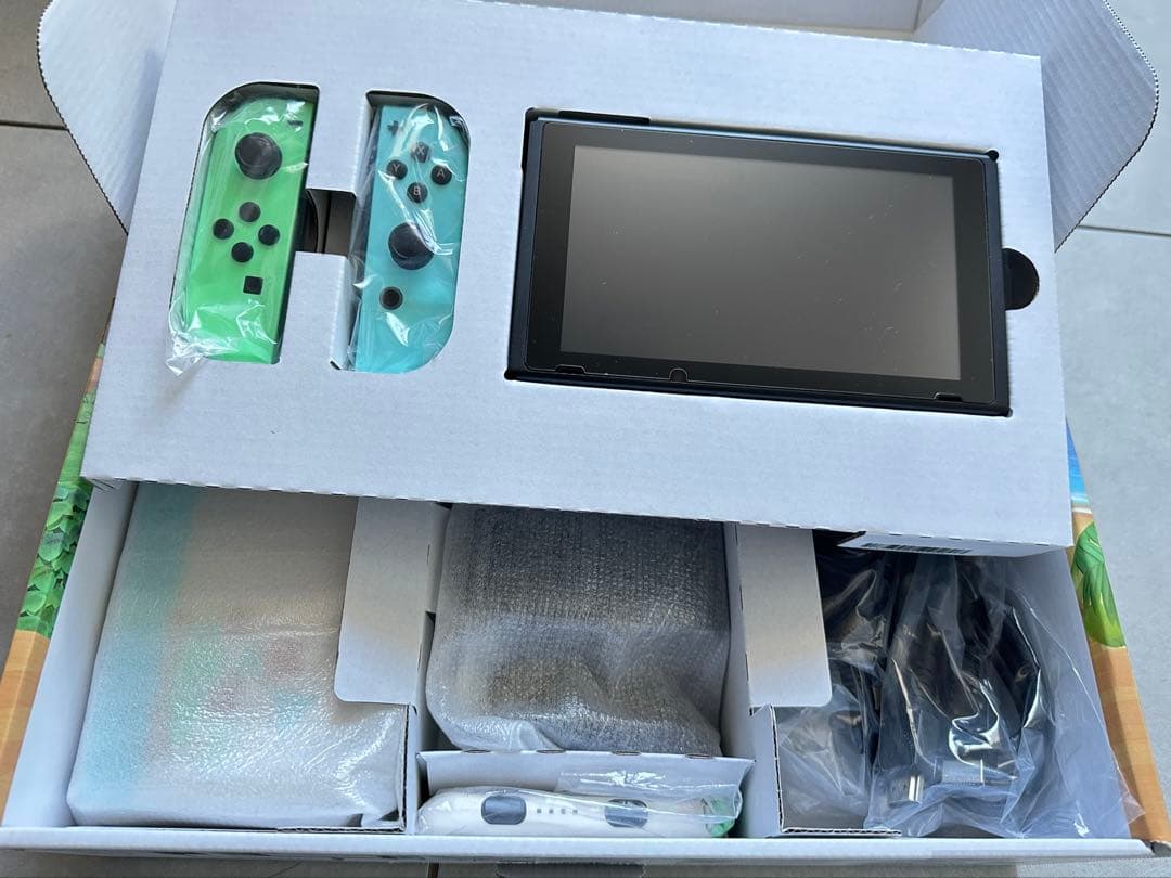Nintendo Switch あつまれどうぶつの森　本体　デザイン