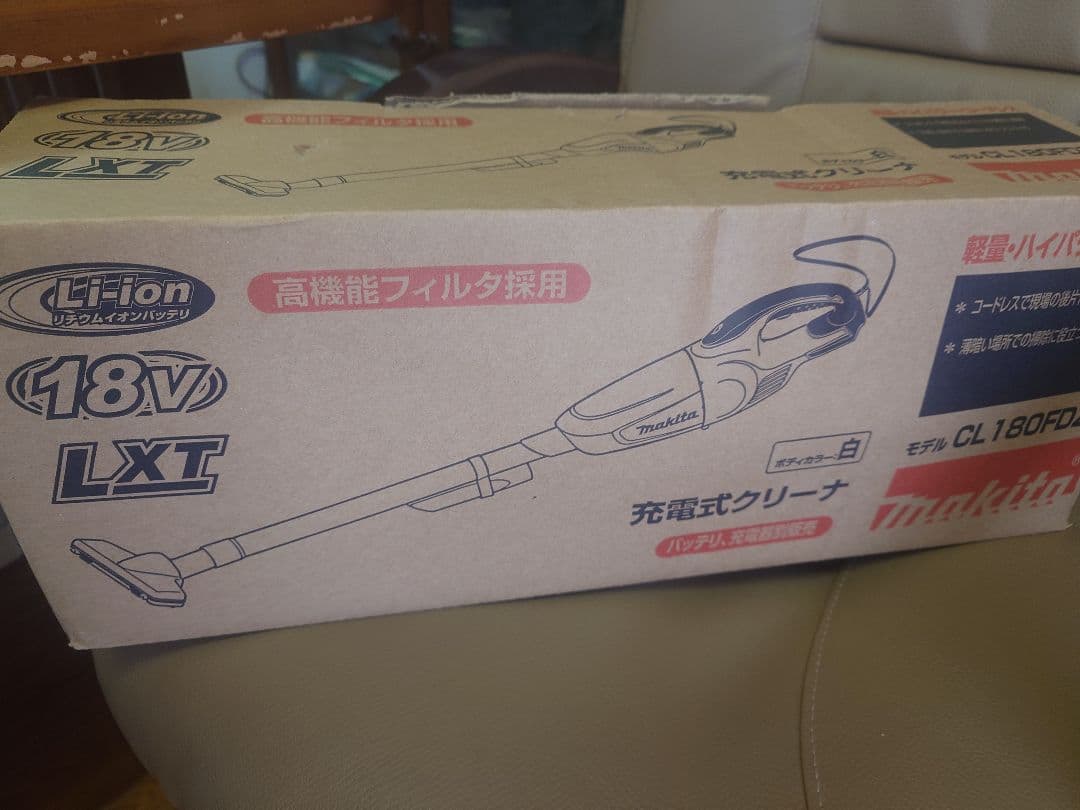 新品未使用　makita　掃除機　CL 180FDZW 白