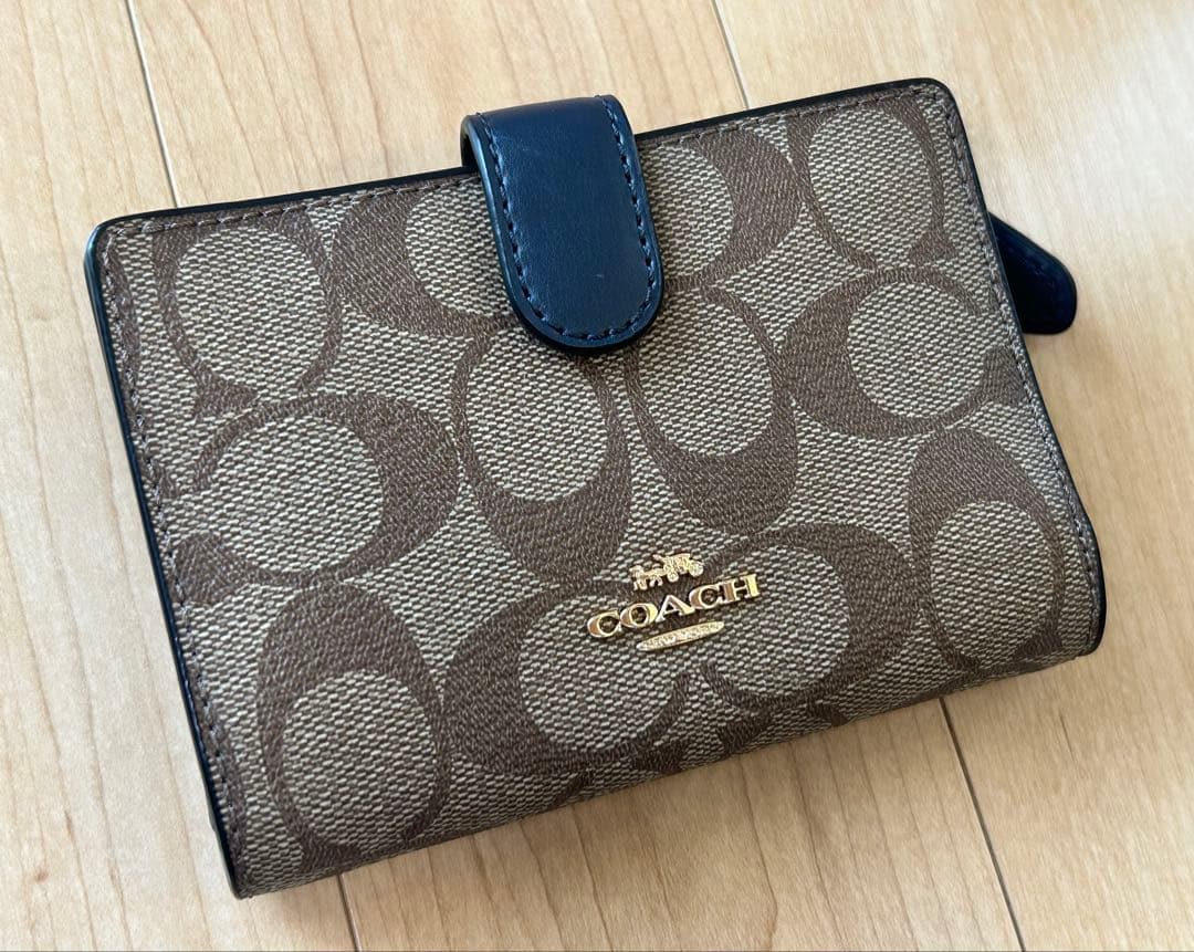新品未使用 COACH コーチ 二つ折り財布 ベージュ シグネチャー