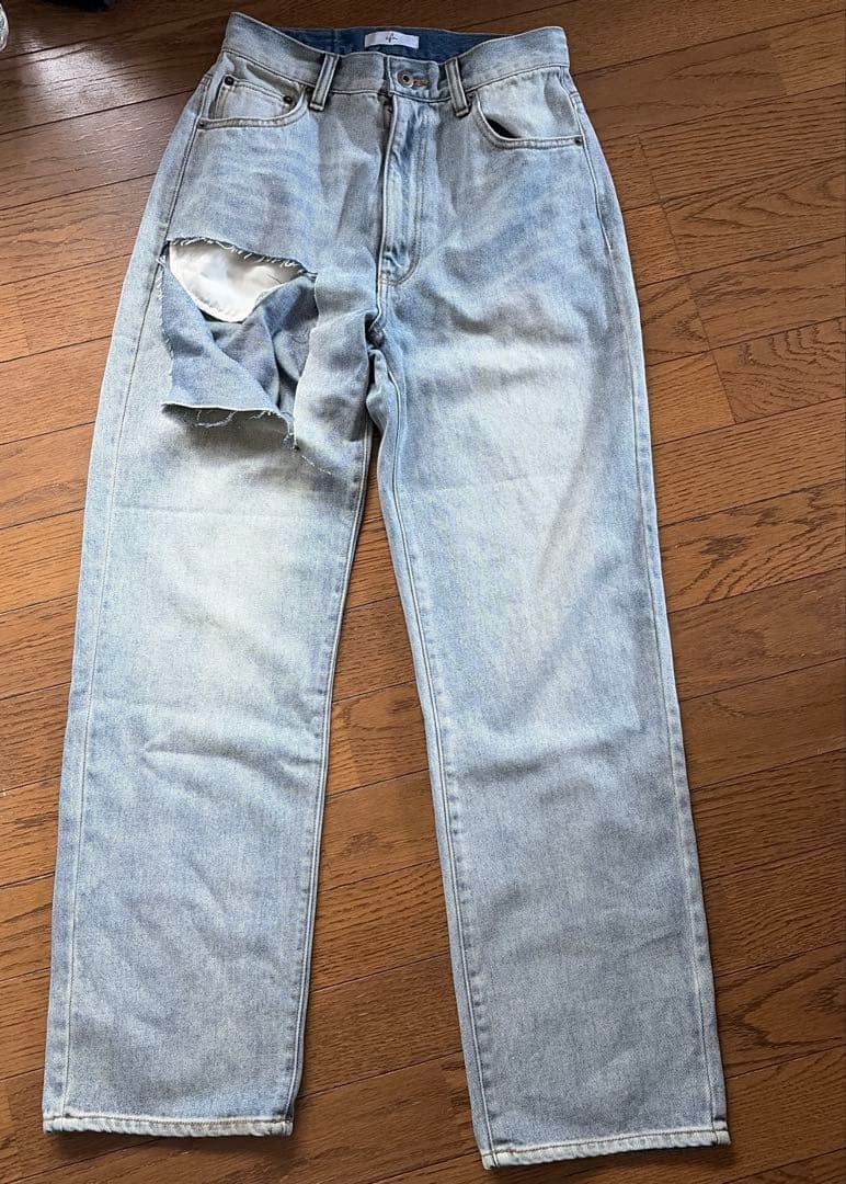 CUT OUT STRAIGHT DENIM サイズS ライトブルー