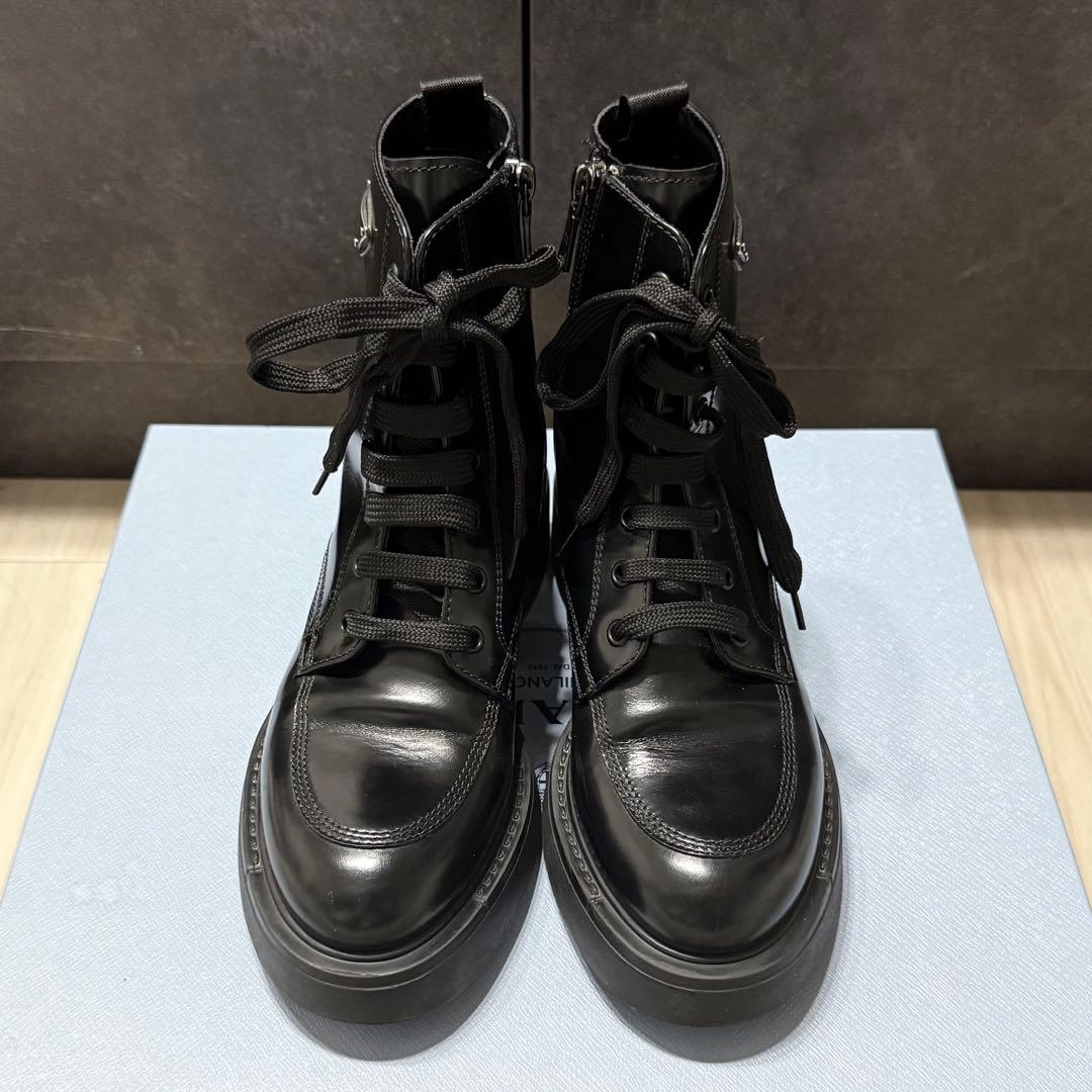 prada ブーツ トライアングル ブラッシュドレザー レースアップ 黒 ロゴ