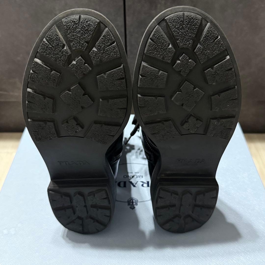 prada ブーツ トライアングル ブラッシュドレザー レースアップ 黒 ロゴ
