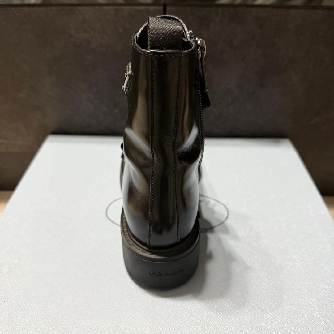 prada ブーツ トライアングル ブラッシュドレザー レースアップ 黒 ロゴ