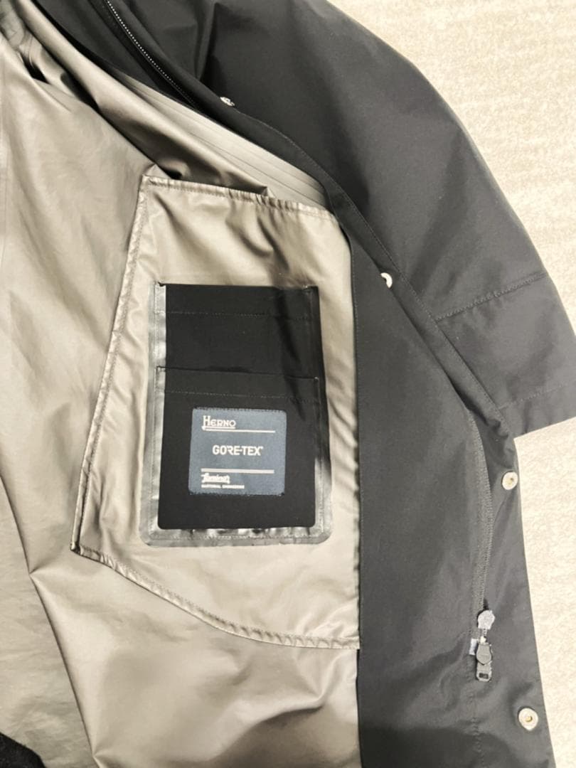 Herno ヘルノ ゴアテックス　スプリングコート　フードコート　ブラック　４８