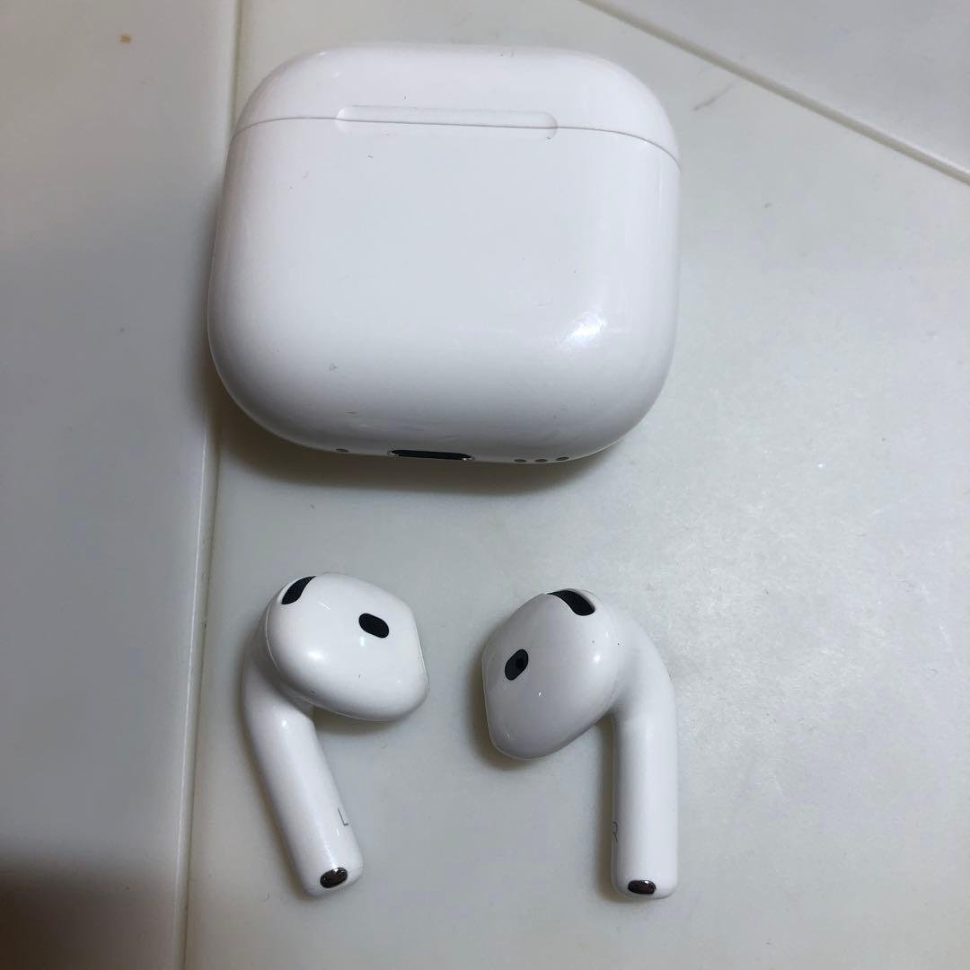 Apple AirPods 第4世代　ANC ノイズキャンセリング付き