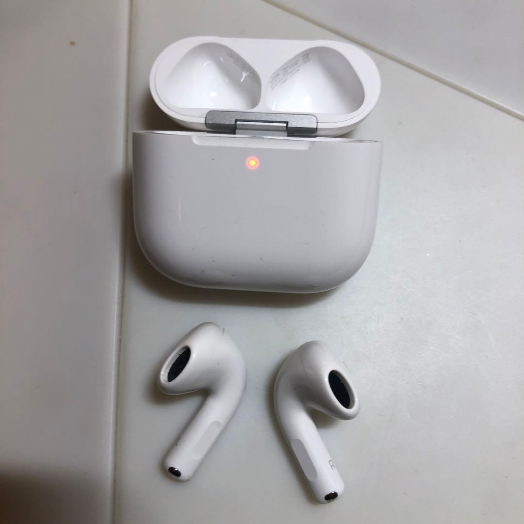 Apple AirPods 第4世代　ANC ノイズキャンセリング付き