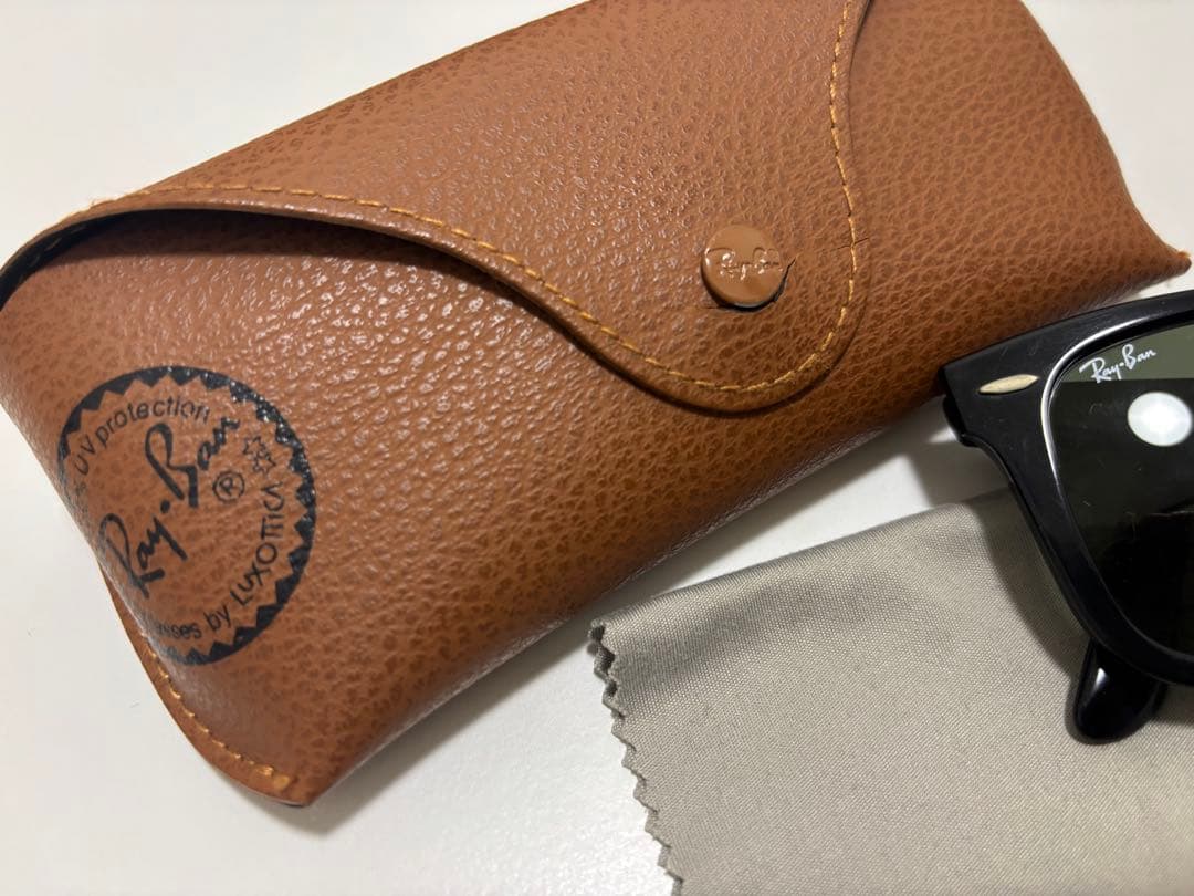 Ray-Ban Wayfarer ブラックサングラス　メンズ サングラス