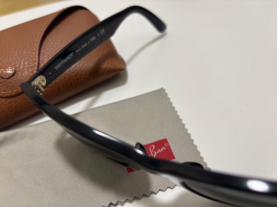 Ray-Ban Wayfarer ブラックサングラス　メンズ サングラス