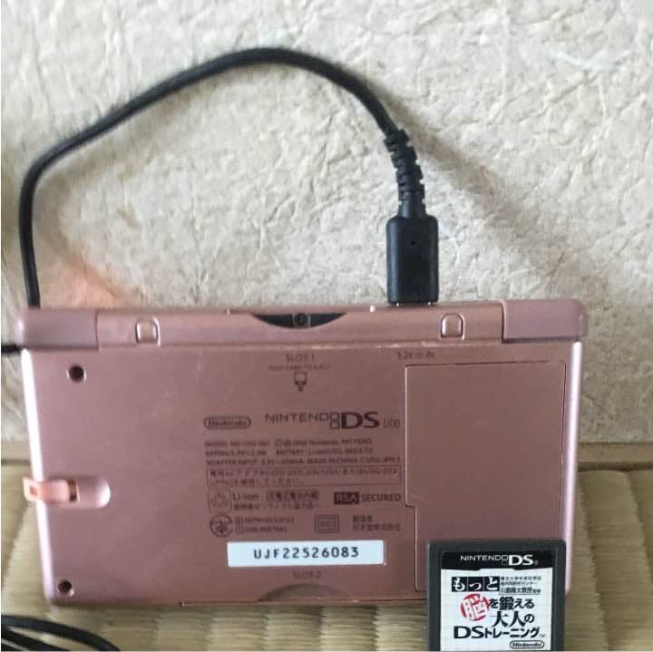 ニンテンドーDSと充電器とソフト1本