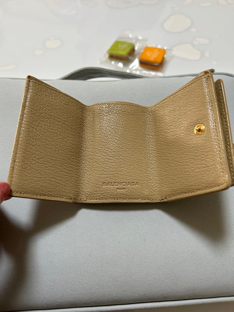 ベージュ レザー 三つ折り財布　バレンシアガ