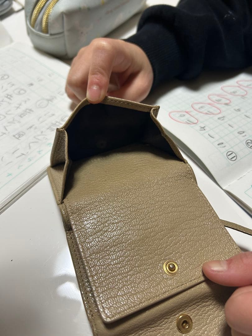 ベージュ レザー 三つ折り財布　バレンシアガ