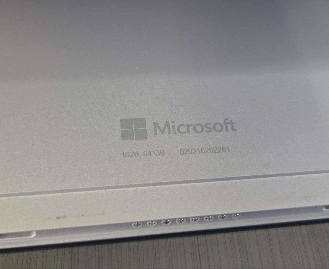 Surface Go2 4GB64GB）本体　windows 11対応モデル