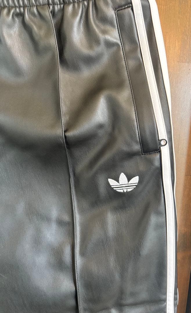 最終値下げ　adidas ジェレミースコット　フェイクレザーワイドパンツ