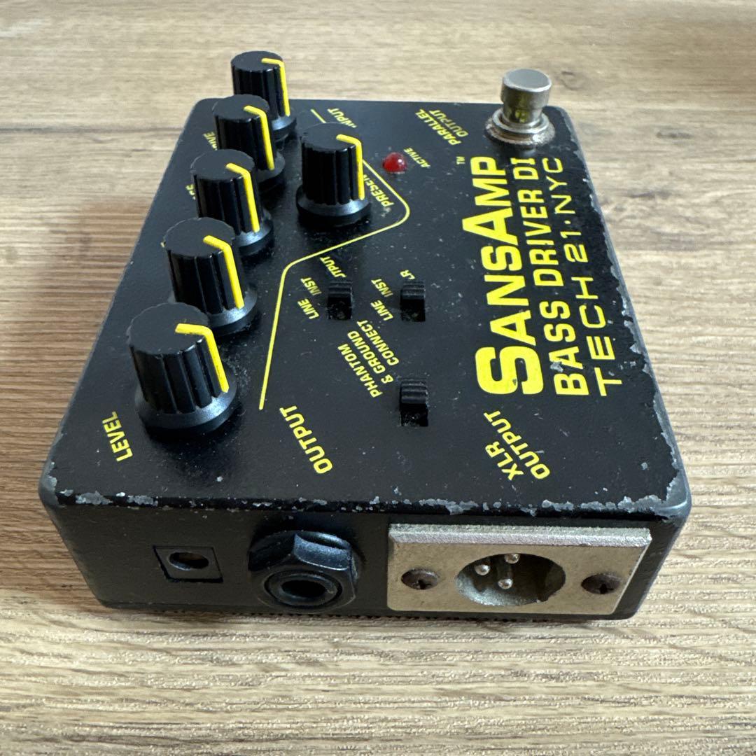 ベース TECH21 SANSAMP BASSD DI