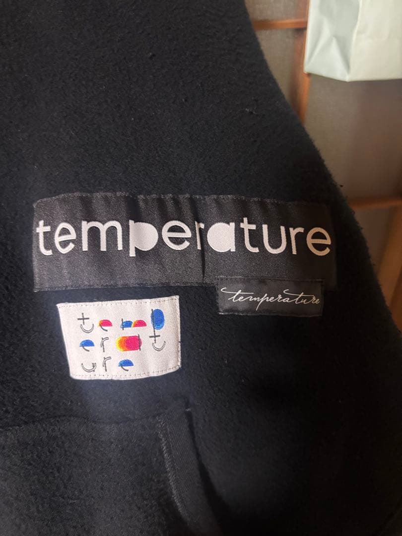 temperatureロゴネームパーカー ブラック日直島田