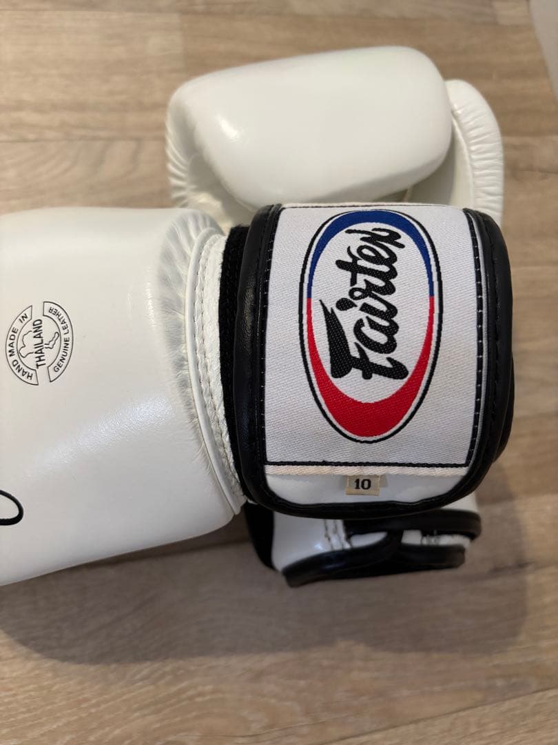 Fairtex ボクシンググローブ 10oz ホワイト