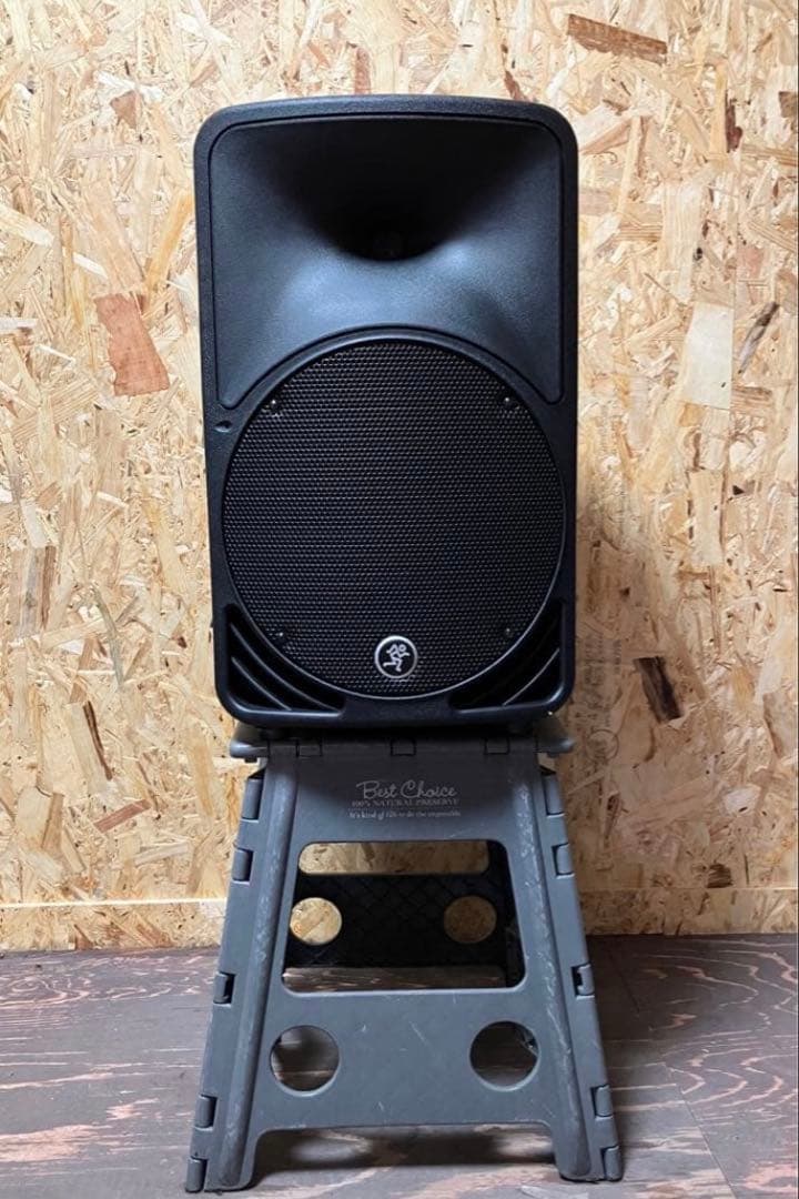 美品　Mackie (マッキー) C-200 PAスピーカー　①